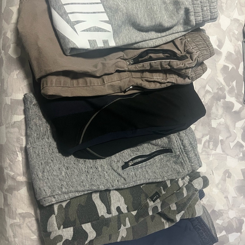 Lot of 6 pairs of boys Joggers and Sweatpants